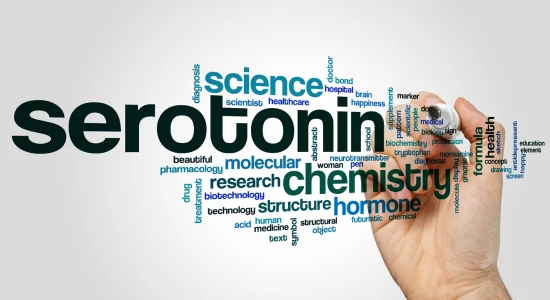 Minden, amit a szerotoninról tudnod kell: mi ez, és hogyan támogathatod a szervezetedet az előállításban?
